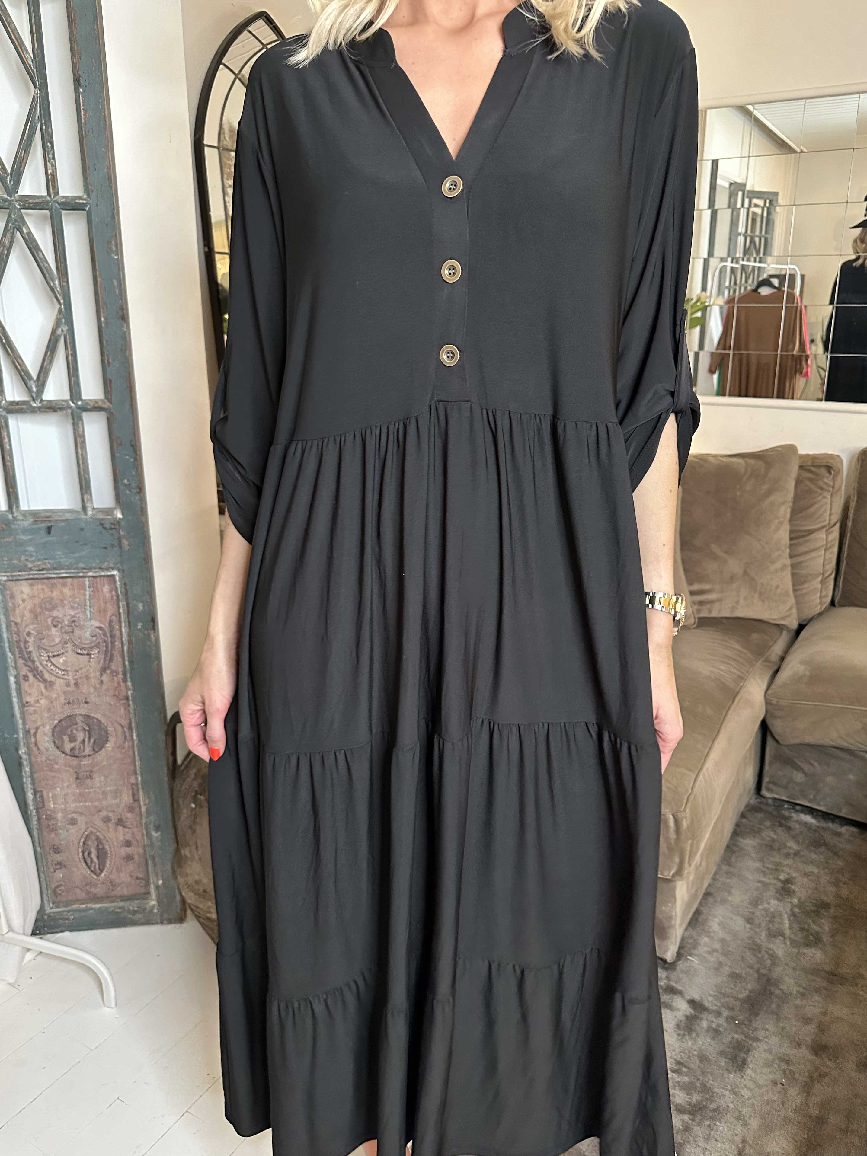 Milano Plain - Lang ensfarvet kjole med lag på lag look